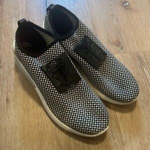 Kendall + Kylie Knit Sneakers Gently Used 8.5 black and white